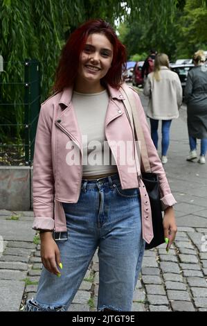 Lidia Santangelo aka Chiara am Set bei Dreharbeiten zur Reality-Daily-Soap `Berlin - Tag und Nacht`am Paul-Lincke-Ufer. Berlin, 29.08.2022 Stockfoto